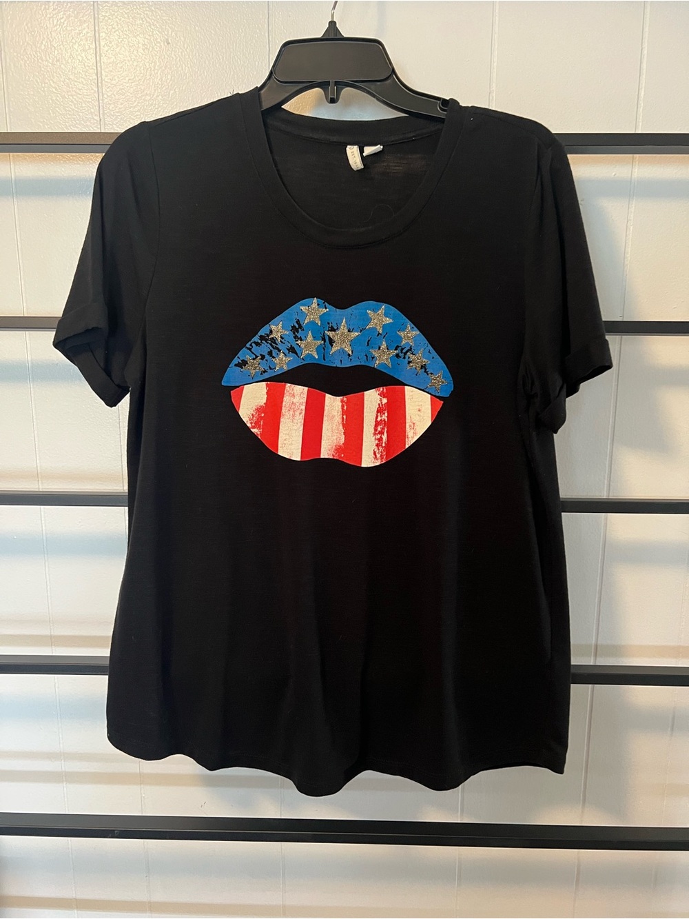 Women’s Cato Top, Lips, Red, White & Blue, Size Medium SS Top, A6